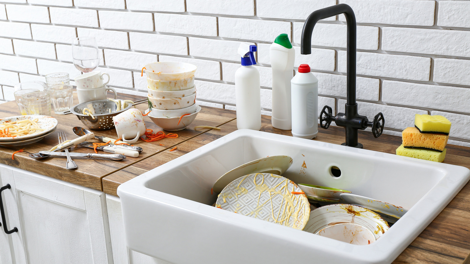 🧽 How to Deal With Messy Housemates (Without Starting World War 3)